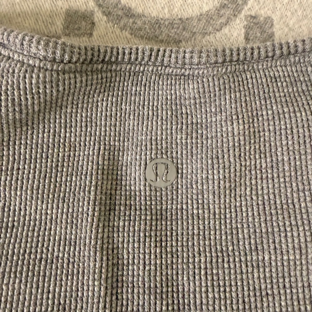 lululemon Love Crew lll Waffle - Heathered Gray Top, 6 - Picture 7 of 7